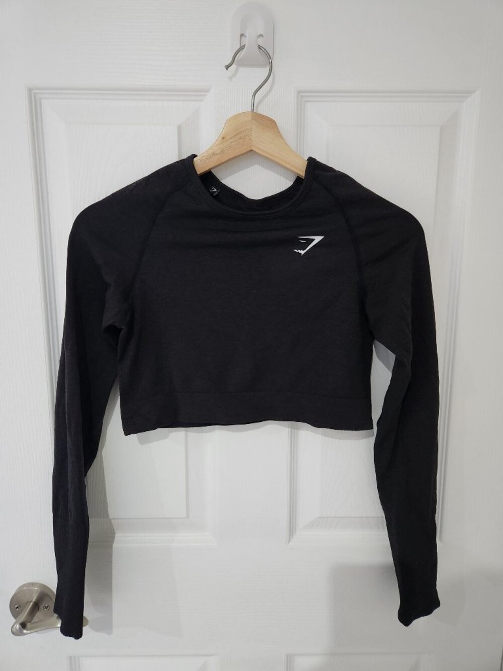 Black Gymshark Cropped Long Sleeved - Medium